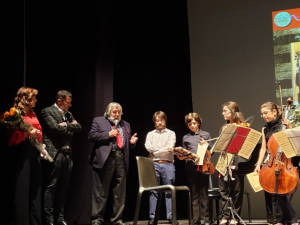 I concertisti premiati dal presidente di Amica Musica e dal Vice Sindaco di Cassano d'Adda