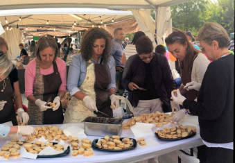 al lavoro per preparare pane e cioccolata per tutti....ma proprio per tutti!!!