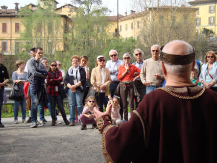 i nostri partecipanti attenti alla leggenda del drago nelle magistrali interpretazioni di Giuseppe Riva e Maurizio Feregalli