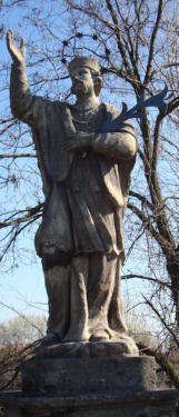 Statua di S. Giovanni Nepomuceno posta a guardia del passaggio sui due ponti sull'Adda