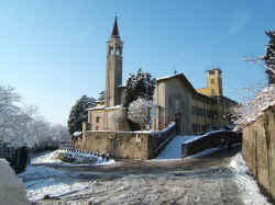 La chiesa di S. Dionigi durante la nevicata del dicembre 2005
