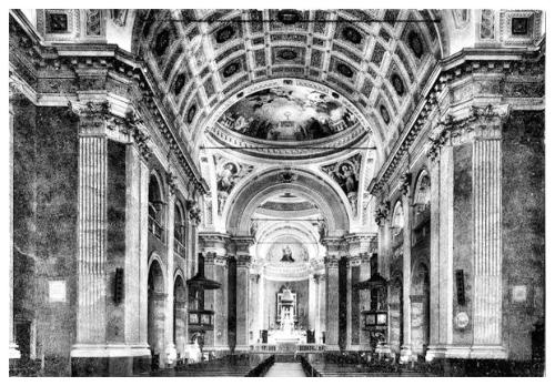 L'interno della Chiesa Parrocchiale in una vecchia cartolina