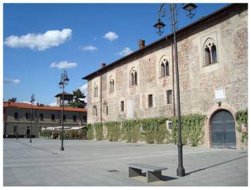 Piazza Perrucchetti detta anche Piazza del Castello