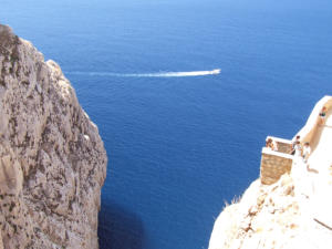 Scalinata di 654 gradini che si snoda sul massiccio di Capo Caccia che conduce alle grotte di Nettuno.