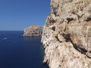 Scalinata di 654 gradini che si snoda sul massiccio di Capo Caccia che conduce alle grotte di Nettuno.