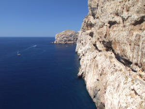 Scalinata di 654 gradini che si snoda sul massiccio di Capo Caccia che conduce alle grotte di Nettuno.