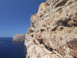 Scalinata di 654 gradini che si snoda sul massiccio di Capo Caccia che conduce alle grotte di Nettuno.