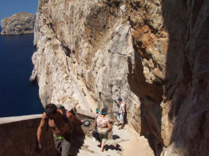 Scalinata di 654 gradini che si snoda sul massiccio di Capo Caccia che conduce alle grotte di Nettuno.