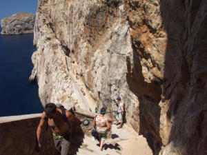 Scalinata di 654 gradini che si snoda sul massiccio di Capo Caccia che conduce alle grotte di Nettuno.