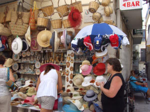 Bari - negozio di souvenir nella città antica