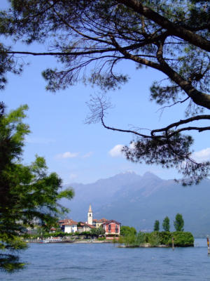 Isola Bella - una cornice sull'Isola dei Pescatori