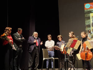 I concertisti premiati dal presidente di Amica Musica e dal Vice Sindaco di Cassano d'Adda