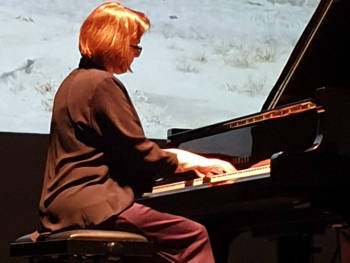 Elena Falkon al pianoforte in concerto