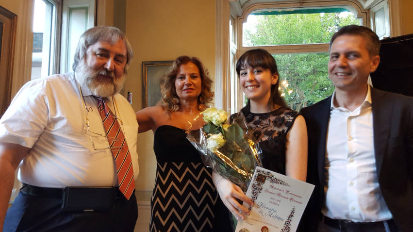 foto di rito con il presidente dell'Associazione A.M.I.CA MUSICA
