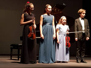 gli interpreti della serata Anna, Beatrice, Anita e Maxim