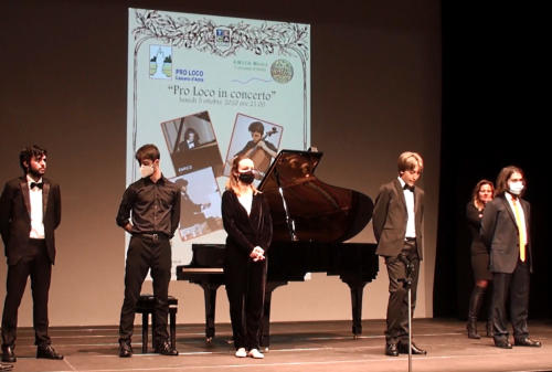 I musicisti si presentano al pubblico