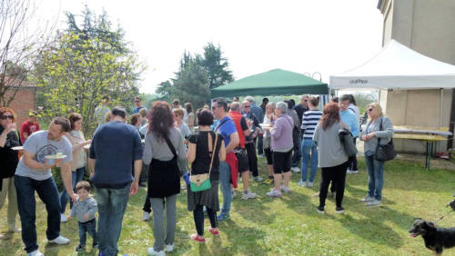 Tutti in fila per l'aperitivo