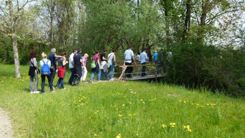sul ponticello, costruito apposta per la PaciAda dagli Scout di Cassano